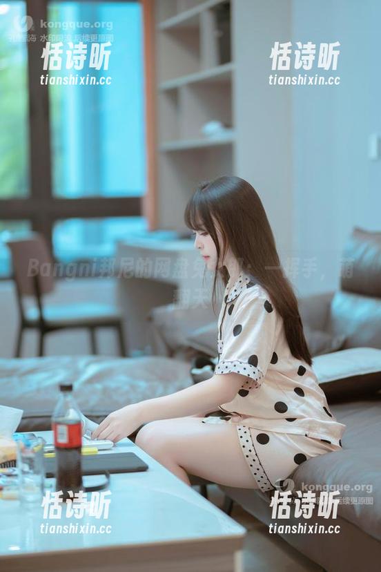 Bangni邦尼的网盘兔女郎：一挥手，萌翻天