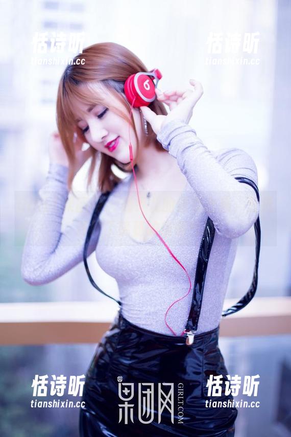 GIRLT果团网 - 通灵儿的修女合集，壁纸还原了隐秘的信仰气息