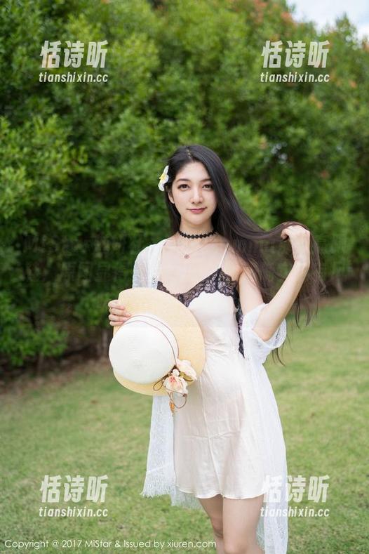 MiStar魅妍社-大白兔emma MiStar魅妍社 - 大白兔emma那双高跟鞋:原图显得有点Low,图册确实别有风味,不得不多看几眼。