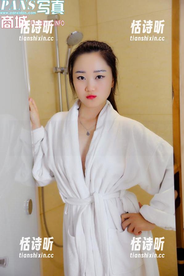 PANS - 水手服私拍，沁沁的图片里是不是隐藏着一丝暗流？