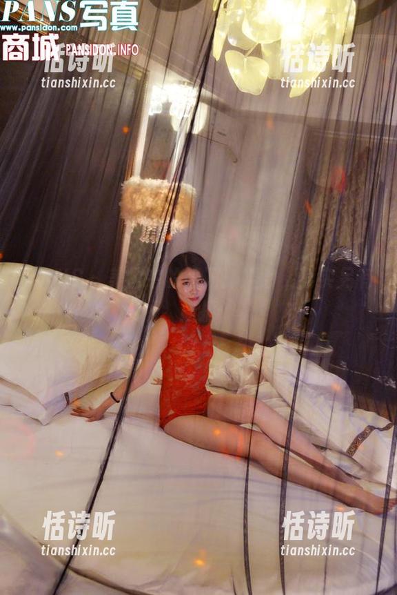 PANS - 美图中的阳阳：婚纱，其实另有所指