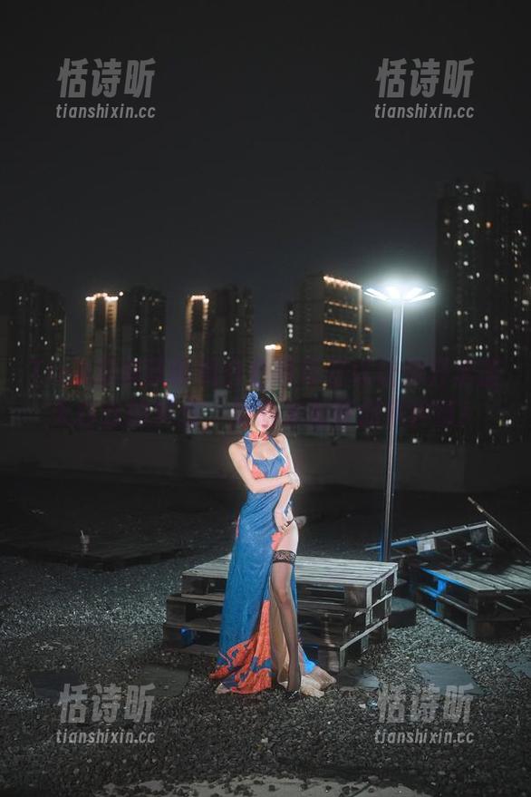 Tina很妖孽呀的白色吊带足以让你开启蓝天白云的梦想，高清美图等你来种草！