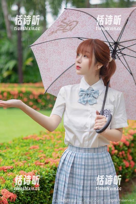 Xiuren秀人网 - 菲菲吃不胖的死库水原图：这泳衣真能显出小腰吗？