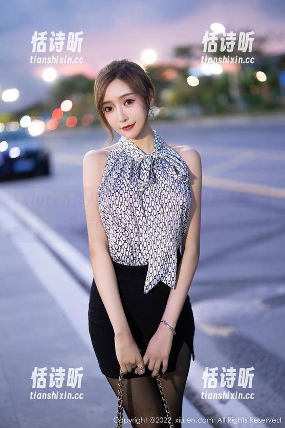 Xiuren秀人网 - 图片中的蕾蕾醒了没，奶牛装彻底征服了我，哈哈！