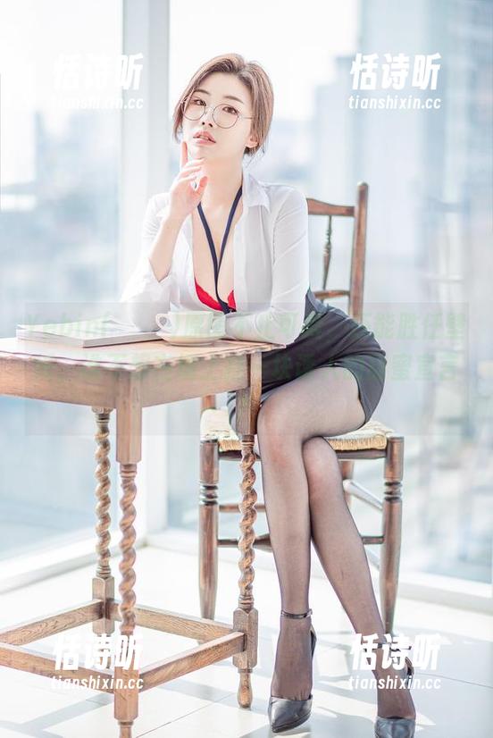Yebin(전예빈)原图不止可爱，还能胜任壁纸，谁不想在墙上挂一块诱人的甜蜜宣言？