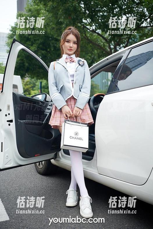 YouMi尤蜜荟-露露小喵 YouMi尤蜜荟 - 露露小喵的双人私房,哦,别问我这画风咋回事,超有趣的!