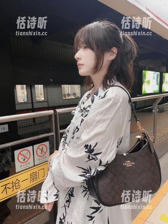 从头到尾看Zyra秋的修女合集，有种全球巡游的感觉