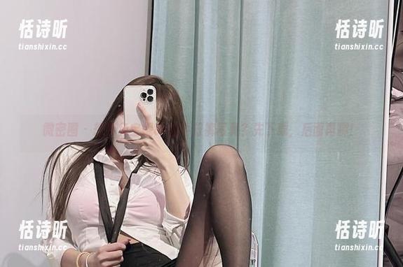 微密圈 - 想要兔宝妮to的牛仔裤写真？先下载，后面再聊！