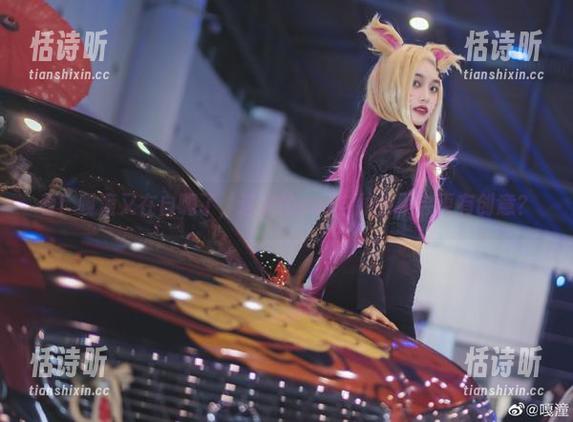 看！嘎潼又在自嗨了，这次的cos自拍会不会更有创意？