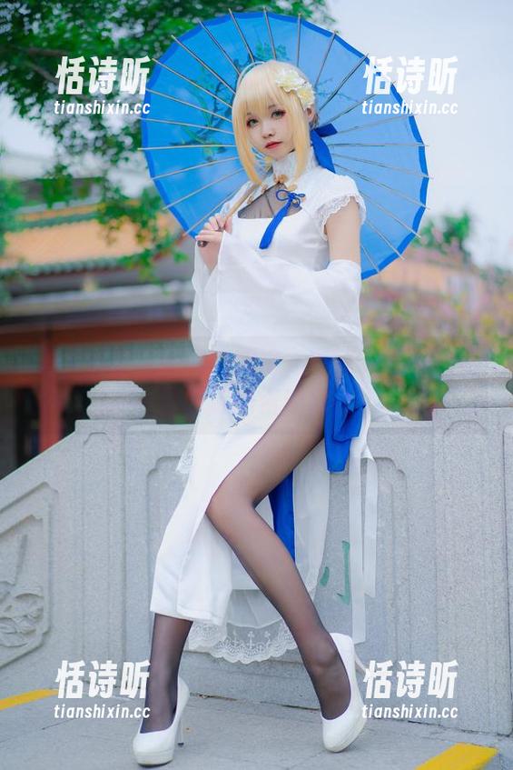 大大卷卷小卷的白旗袍，离完美美图只差一撮资深的资源配合。