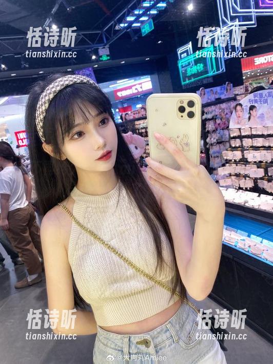 要不再给大肉丸Amiee点个赞，旗袍cos有些太生动了，你懂的？