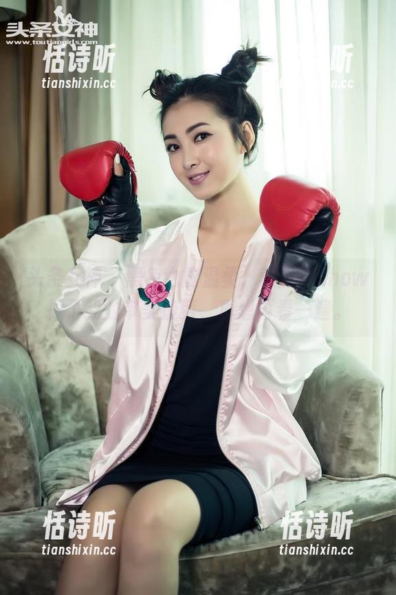 头条女神 - 黑色也能温柔，李丽莎show掉了我的审美疲劳，真想再看一遍。