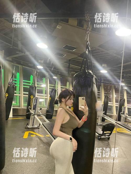 奶宝妹纸 微密圈 - 奶宝妹纸的裸足写真:我的脚趾怎么比她的还丑啊?