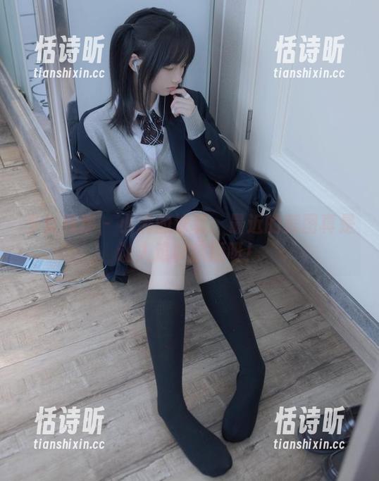 少女秩序 - 小满的泳装：最近的美图真是让人难以抗拒呀！