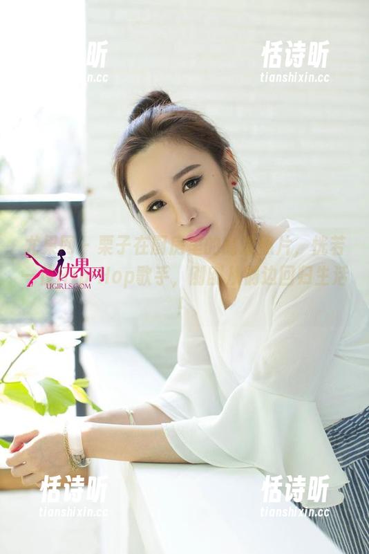 尤果网 - 栗子在厨房里的高清照片，恍若一位Hip-Hop歌手，刚刚从锅边回归生活！