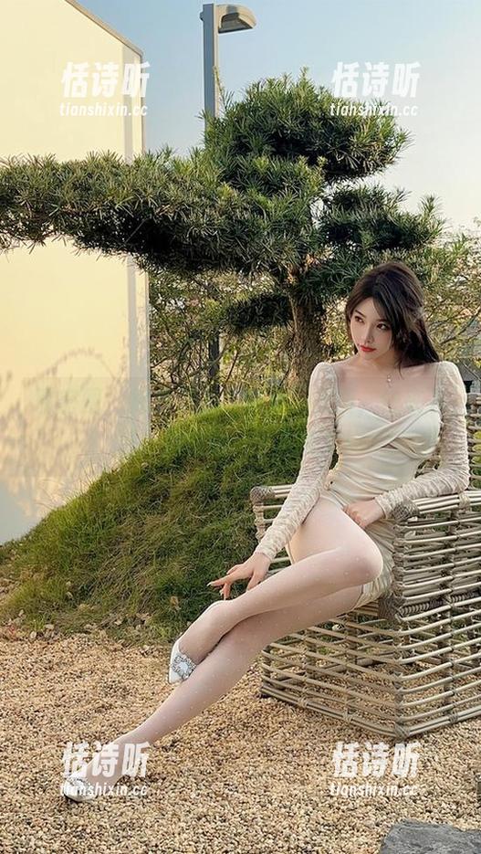 微密圈 - 徐莉芝的“修女”美图，快来下载，别让我一个人欣赏！