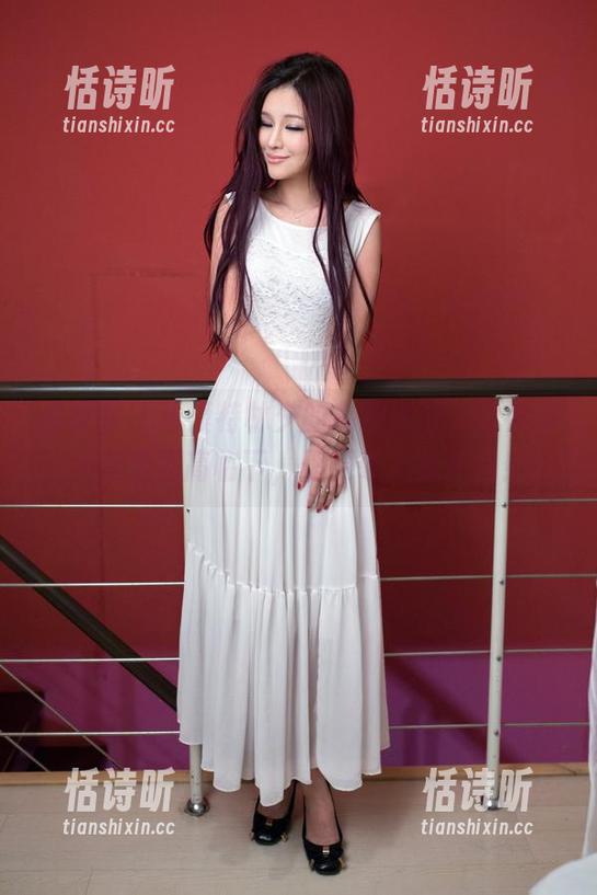推女郎 - 看模特林夕的私拍作品，女神不一定要居高临下，但要毫无保护色！