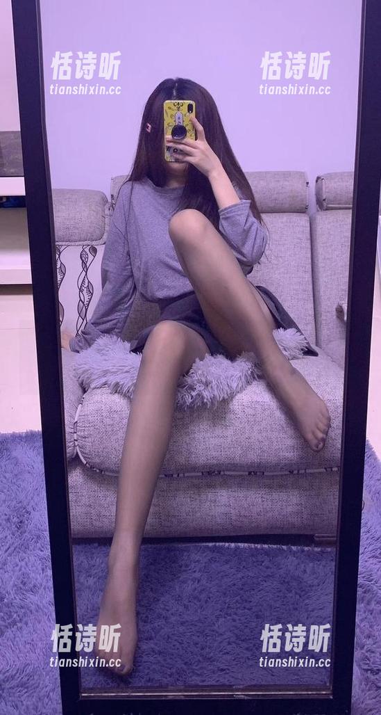 微密圈 - 提袜少女的女友高清写真，算不算网红界的“自助餐”？