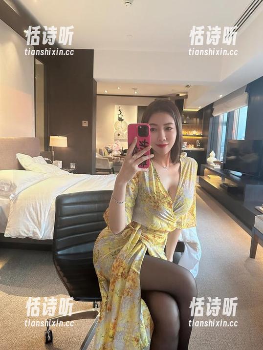 微密圈 - 果儿Victoria的春光美图合集，轻轻一瞥，春天好像在耳边窃窃私语。