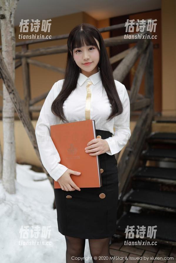 模范学院 - 糯美子Mini的美足合集，照片里的鞋子也太“乖巧”了吧