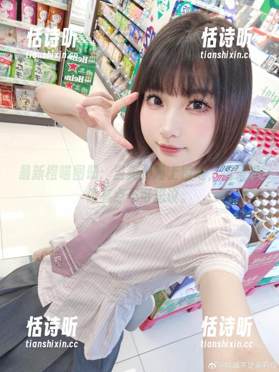 最新橙喵图册：当美脚碰上橙喵，结果好像有点不可思议。