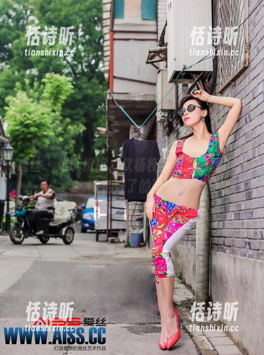 爱丝 - 难以抗拒，欣杨校服里的原图像是设定好了的诱惑