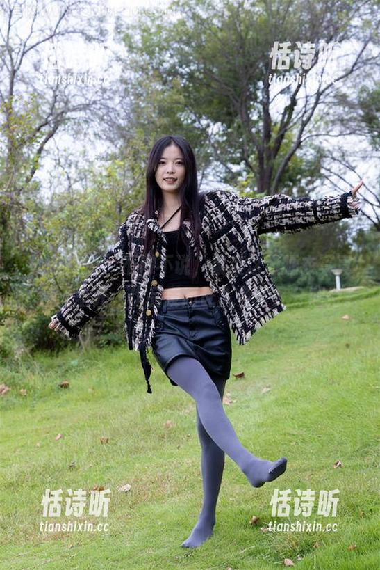 物恋传媒 - 不得不说，菜菜这组睡衣写真，毫无圣光，作品反而让人多了几分期待。