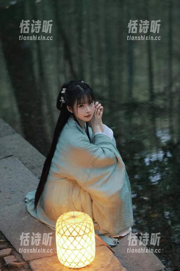 你也发现了？白莉爱吃巧克力的镂空美图，总让我有点小期待。