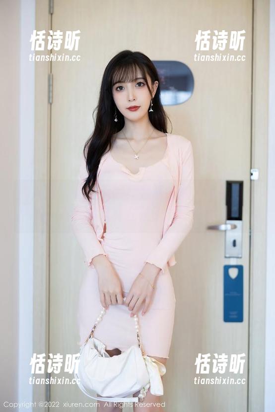 秀人网 - 绝不无聊！奶喵喵美足作品集更新，谁说脚只能在鞋子里偷偷呆着？
