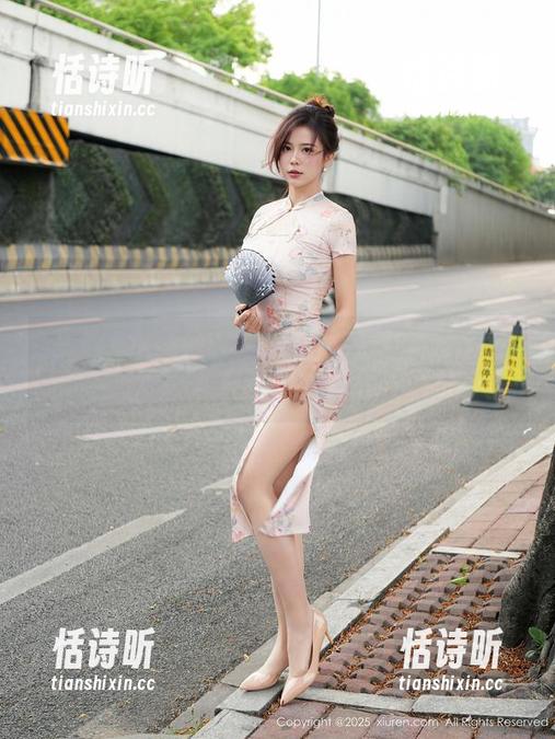 秀人网 - 在林乐一的毛衣写真中，不知不觉被捕获的美感。