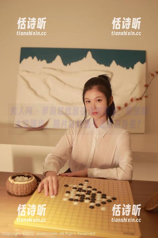 秀人网 - 萝莉悠悠酱在连衣裙里，原图的太空漫步，照片材料是不是来自外星？