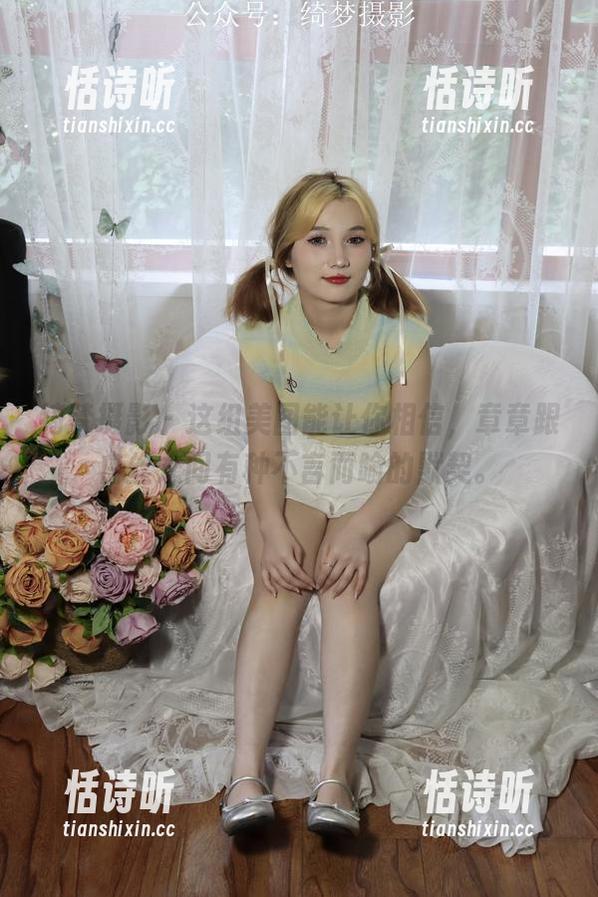 绮梦摄影 - 这组美图能让你相信，章章跟白丝之间有种不言而喻的默契。