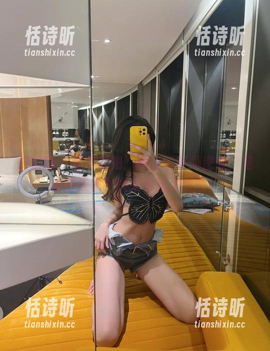 微密圈 - 红色肚兜：葛征的时尚逆袭，是谁在鼓掌？快来瞧这张原图！