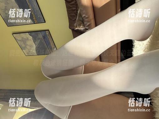 微密圈 - 最新图册：这世界就该被畅快无阻的蓝色肚兜和灰色泳裤征服，醇子小姨最会选。