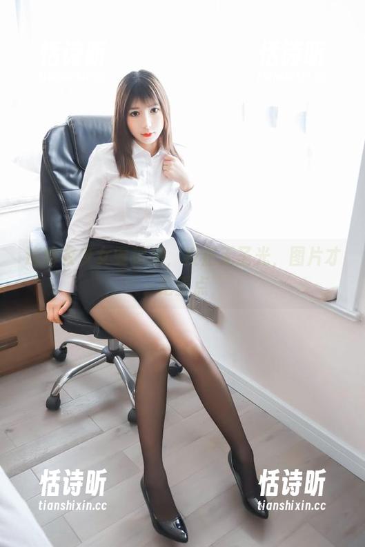 连体衣少女雯粥粥，反正无圣光，图片才是重点
