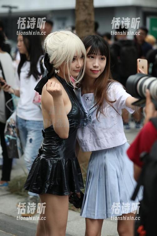 魔镜街拍-婷婷 魔镜街拍 - 撞上这部作品集,婷婷又火了!包臀灰裙让我对午后休闲有了新定义!
