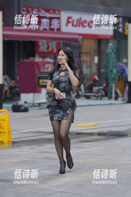 魔镜街拍 - 曼曼的美腿，图库里的真实诱惑，不下载才怪咯。